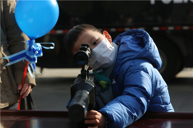 上海久事训练开放日，赛前完成体检引欢呼，德国杯在即，高层口径保持一致