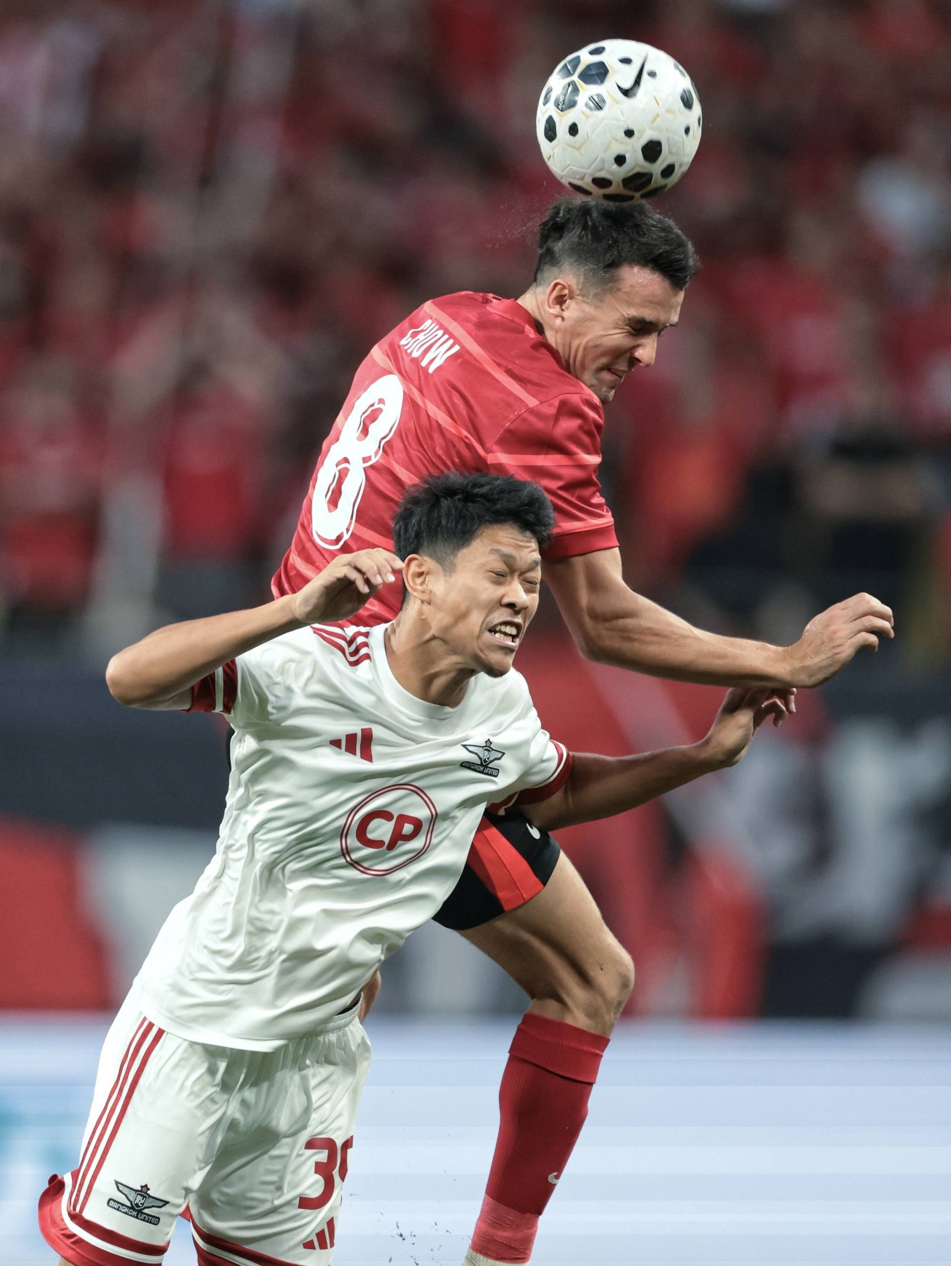 爱游戏-里程碑夜！成都蓉城官宣签约，欧冠今晚刷纪录，赛场秩序良好，更衣室氛围转暖的简单介绍